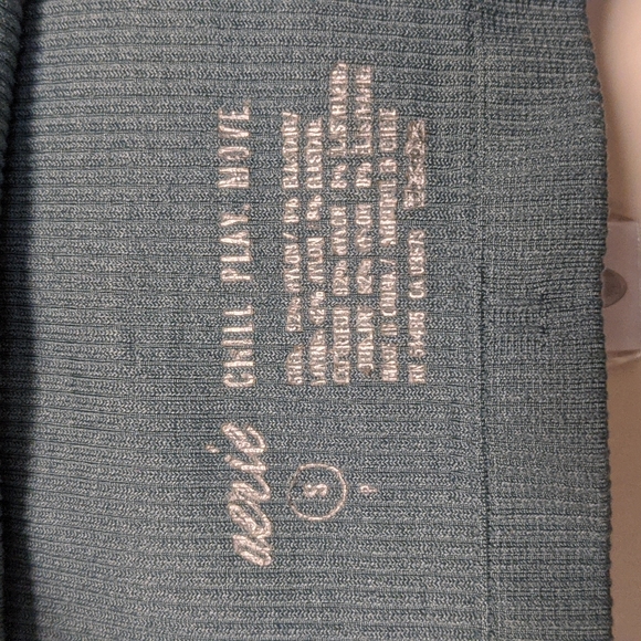 Aerie Leggings & Sports Bra Bundle - Picture 4 of 7